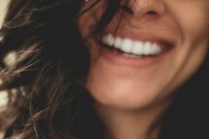 long black haired woman smiling close-up photography